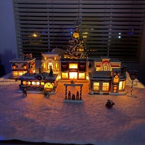 Vintage Santa’s Cycle City Illuminated Holiday Village Set Harley Davidson